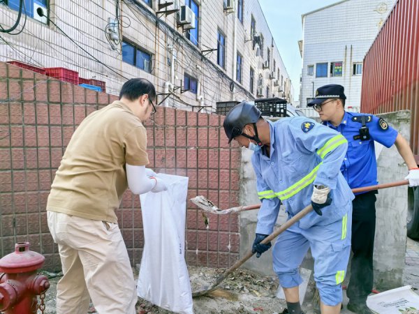 垃圾堆变泊车位，金山卫镇探索街区治理新路
